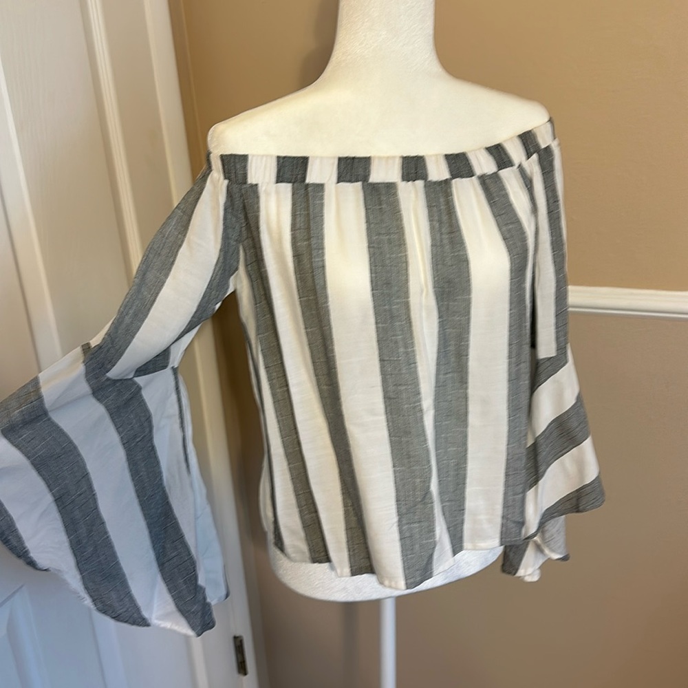 Off the shoulder blouse!💫